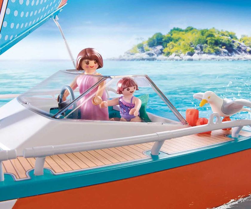 Нови Playmobil 71043 Катамаран и 70510 Дом на понита