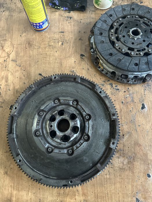 Комплект съединител  с демпферен маховик за VW Touran 1.9dti 105hp