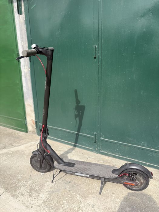 Trotinetă electrică + încărcător