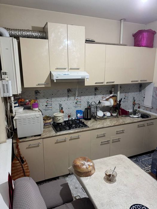 Sotiladi srochni 2 xona