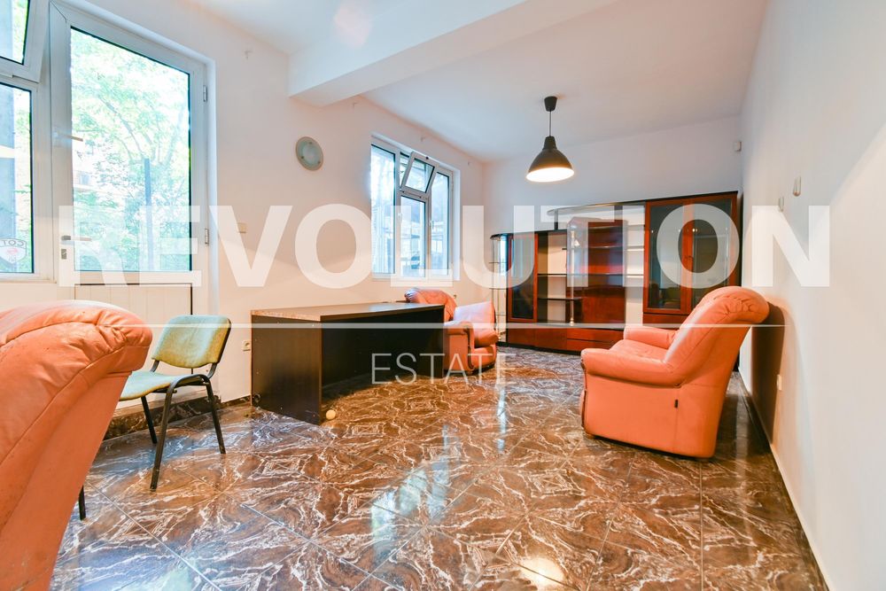 Дава се под наем Четиристаен апартамент в София, Докторски паметник - 122 кв.м за 800 € - Снимка #3