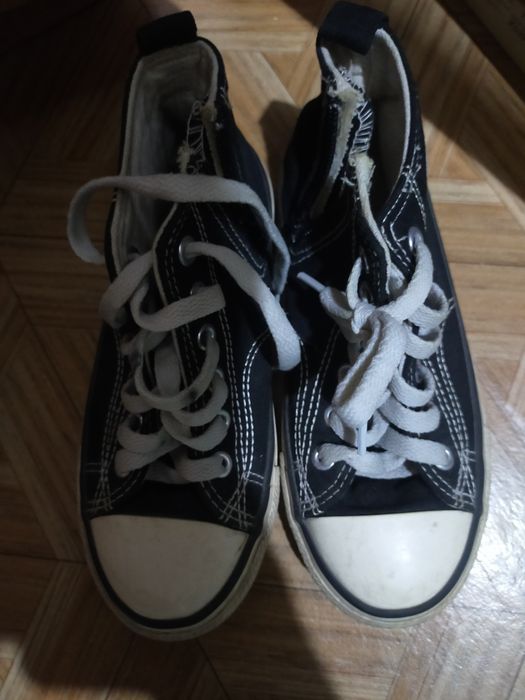 Продам конверсы и ботинки