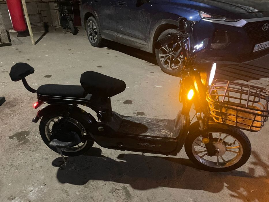 AET электроскутер