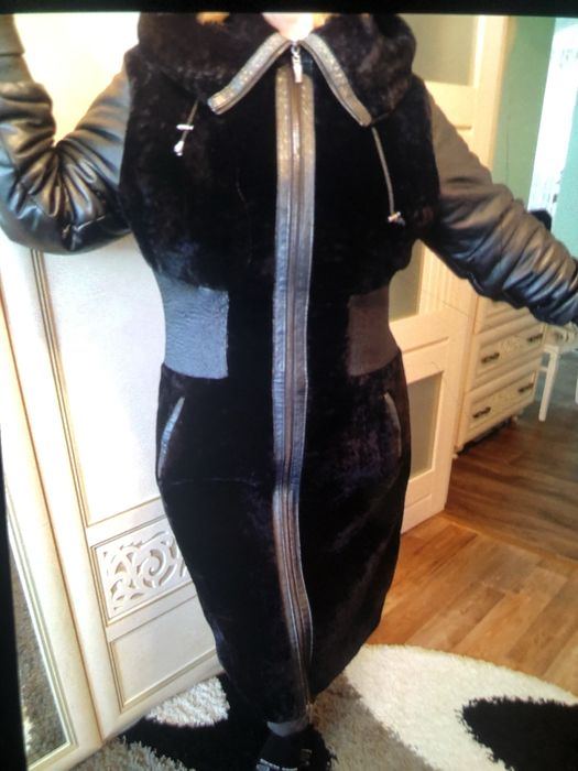 Продается цигейковая шуба Турция, и два пальто тоже Турция. Размер 50-