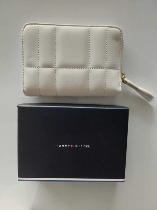 Tommy Hilfiger дамско портмоне - TH Feminine MED