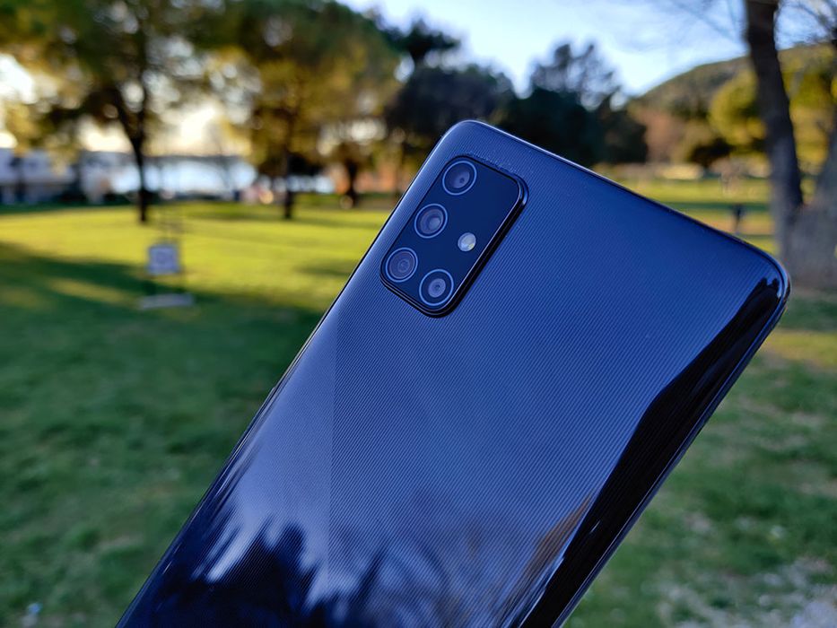 Продам Samsung A71 срочно