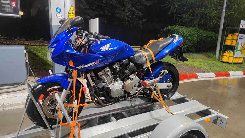 Мотор Honda Hornet 600 S на части