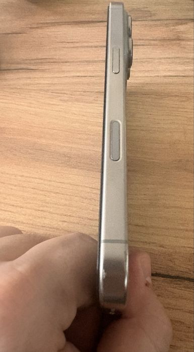 Iphone 16 pro 128gb Titanium - гаранция Vivacom до 12.12.2027