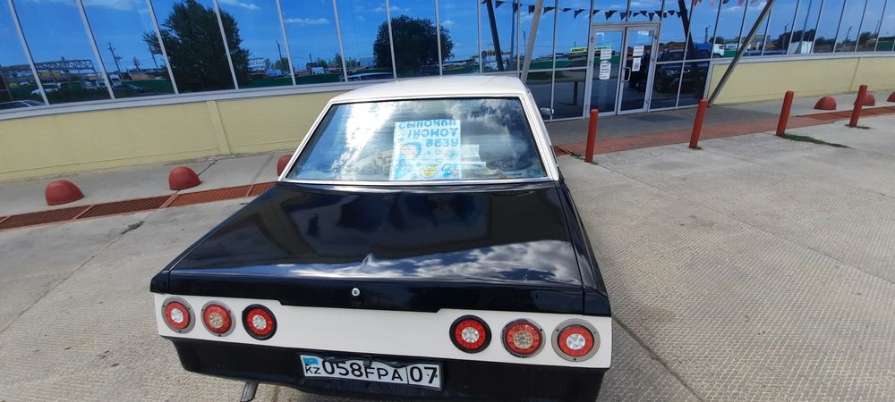 Ретро автомобили ниссаны