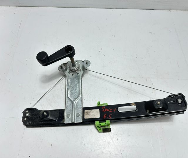 Macara geam spate dreapta manuala 7067800 BMW Seria 1 E87