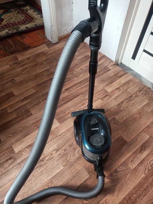 Продам Пылесос и Утюг