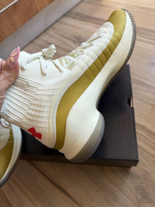 Оригинални нови маратонки Under Armour Curry 4 Retro! 44,5 н