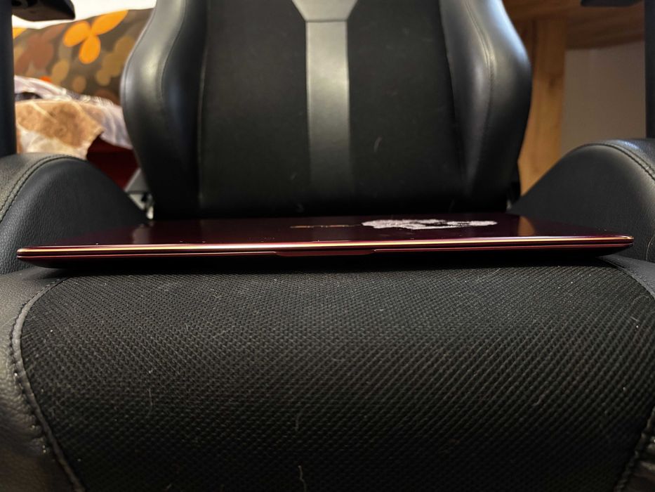 Ultrabook Premium ASUS ZenBook S UX391 13.3" FHD | i7 | 8GB RAM | 256GB SSD | Burgundy Red
