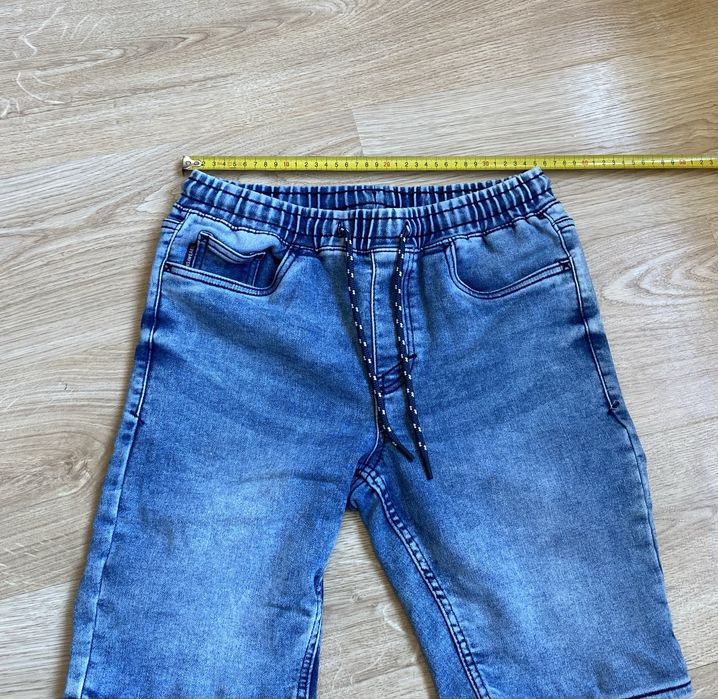 Pantaloni scurti (blugi) Sinsay, marime 28