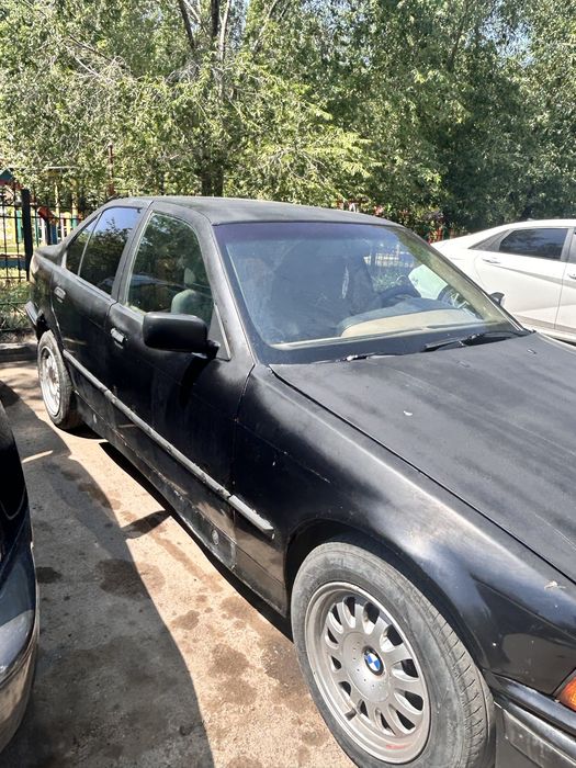 Продам машину BMW на ходу