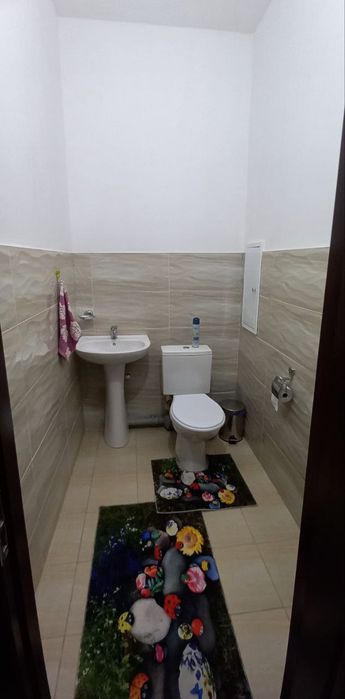 Дустлик-2 метродан 500 метр узокликда квартира сотилади.