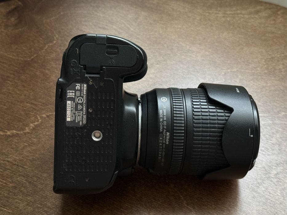 Nikon D5200 + 18–105 VR