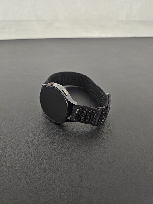 Samsung Galaxy Watch6 44mm + qo'shimcha remeshogi bilan