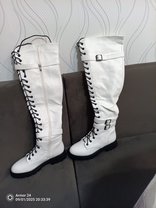 Чисто нови дамски ботуши