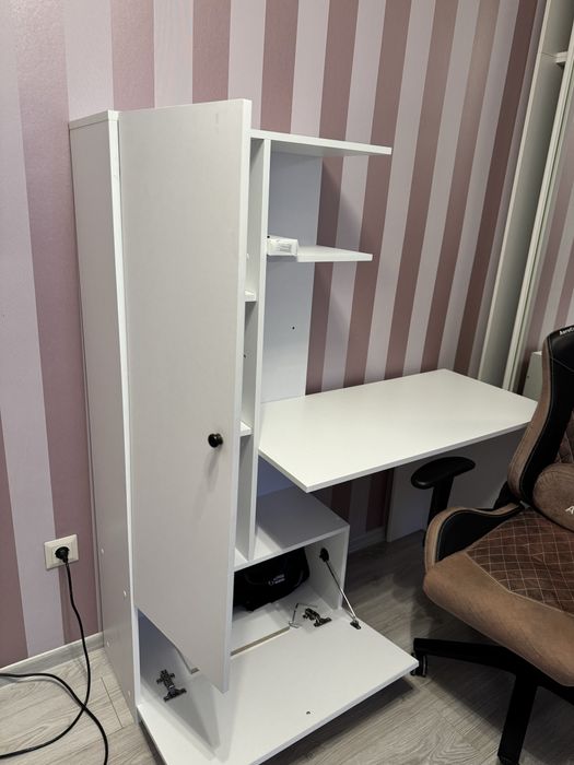 Игровой стол с игровым креслом