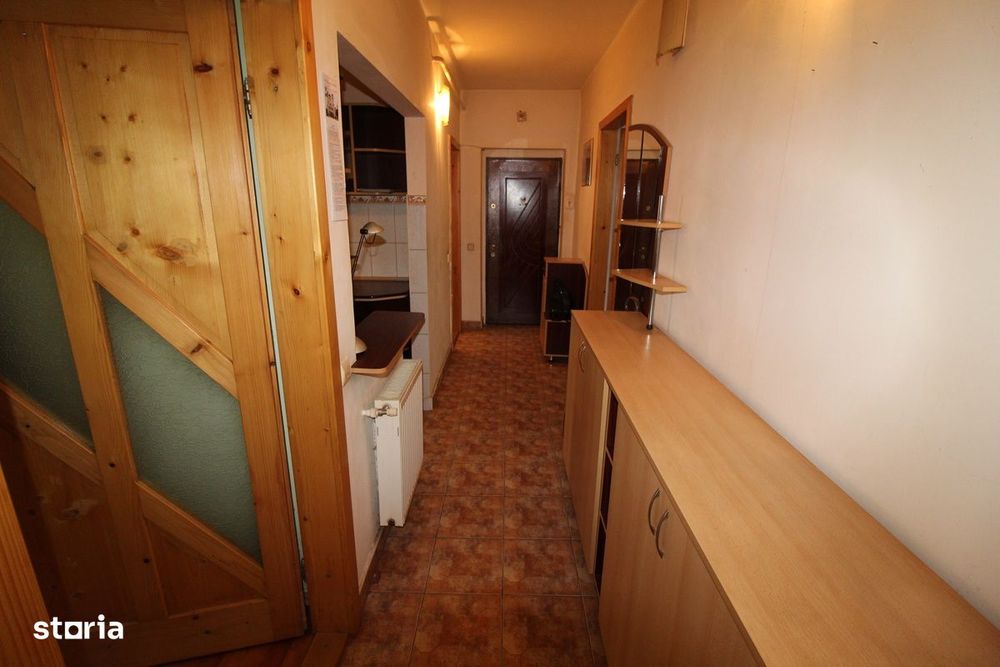 Vând apartament 3 camere în Hunedoara, zona OM-Pța. Eliberării, 64 mp