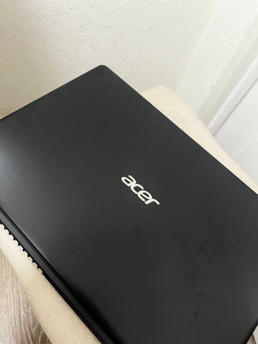 Acer Extensa 215-52 / Intel Core i3 / 4 ГБ ОЗУ / Windows 10 Pro