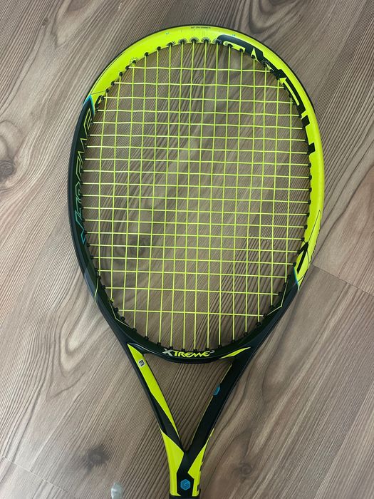 Tennis racket head extreme