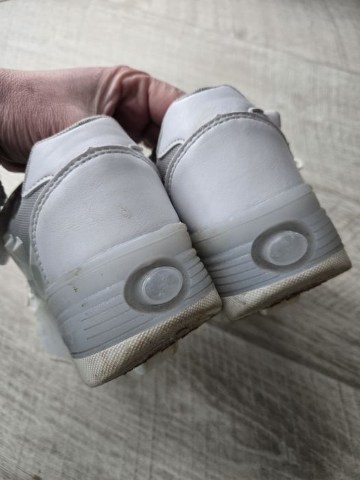 Светещи маратонки с колелца размер 33