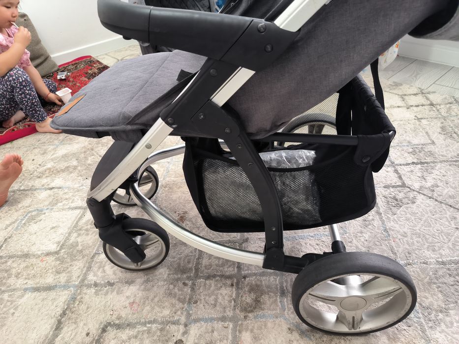 Продам коляску 3 в 1