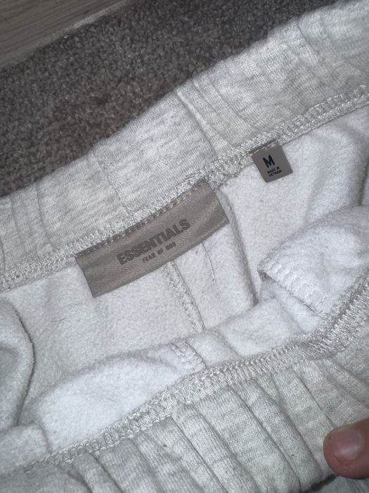 pantaloni essentials