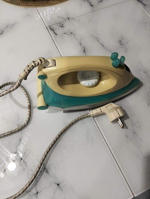 Продам утюг в хорошем состоянии