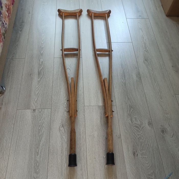 Продам костыли подмышечные взрослые