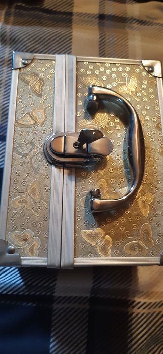 Шкатулка металл золотистая