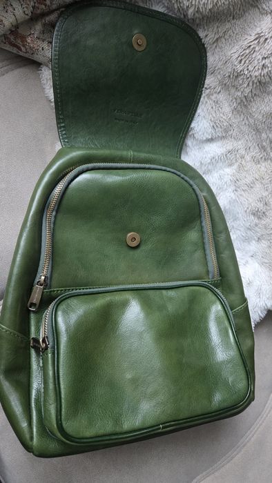 Раница Vera Italy естествена кожа в невероятен смарагдов цвят!