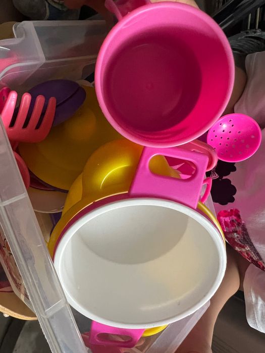 Мягкие игрушки небольшие и мини набор посуды в боксе