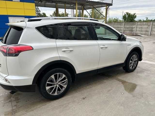 vand auto Toyota Rav4
