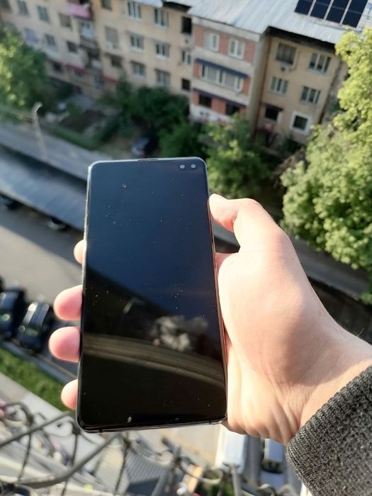 Samsung S10+ ...