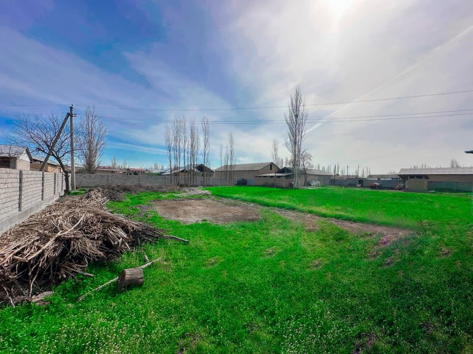 Yangi Toshkentdan  12 sotix sotiladi.