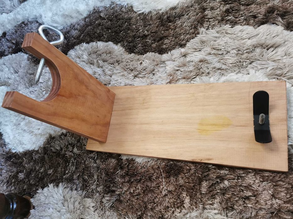 Продавам стоика за рязане на Хамон бут и еленски бут