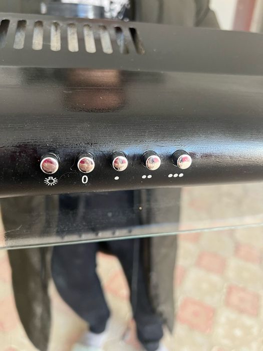 Вытяжка, кресло парикмахерское,, зеркало