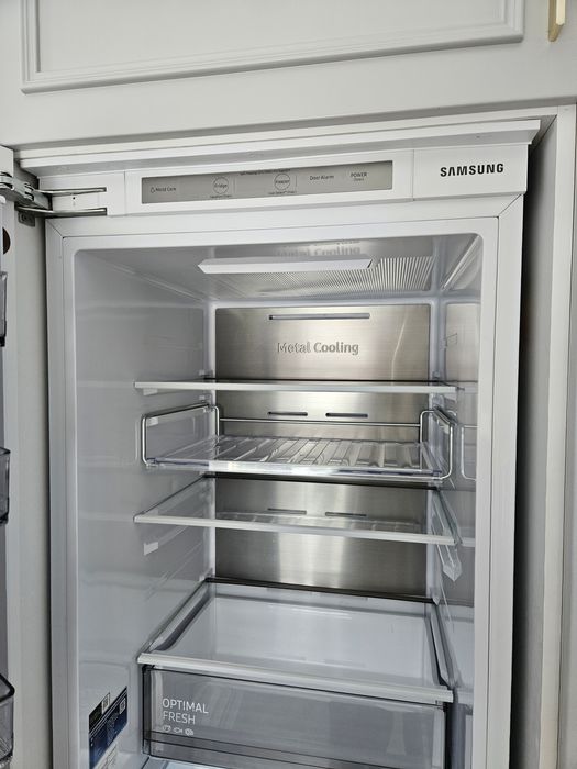 холодильник Samsung BRB267154WW