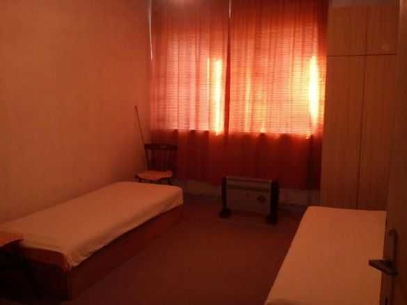 Дава се под наем Двустаен апартамент в Бургас, Център - 80 кв.м за 89.25 € - Снимка #2