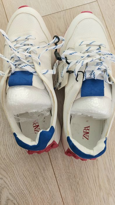 Продам новые кроссовки