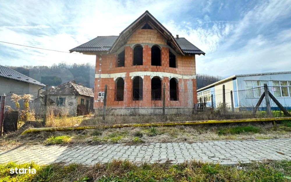 Vand Casa Si Teren In Arcalia, Cu Toate Utilitatile Si 19 Ari De Teren
