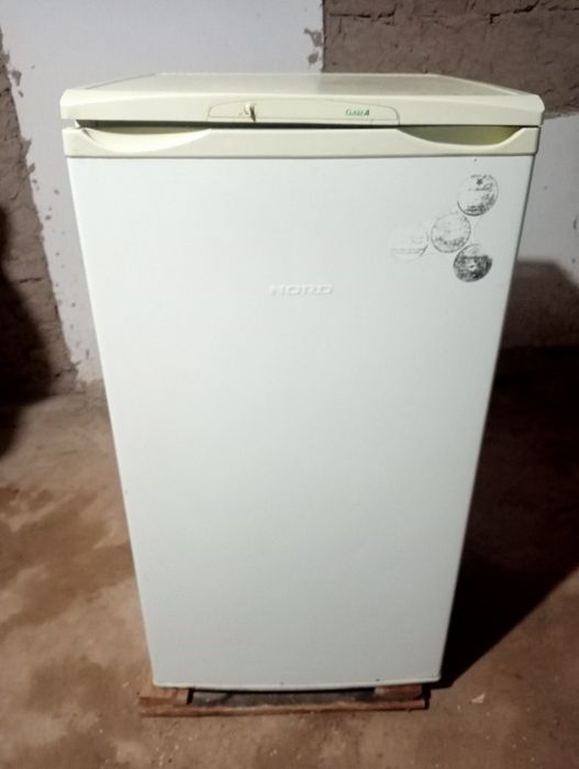 Холодильник Сатылады жаксы музлатип  ислеп тур