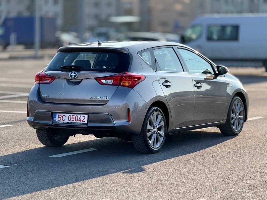 Toyota Auris Hybrid !!!
