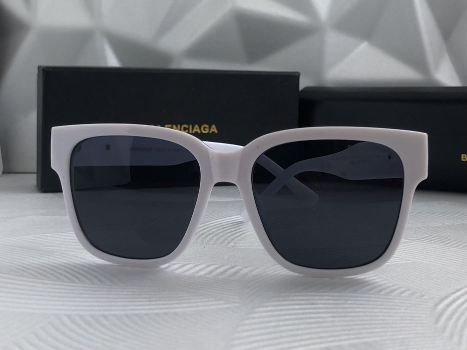 Бели дамски слънчеви очила котка