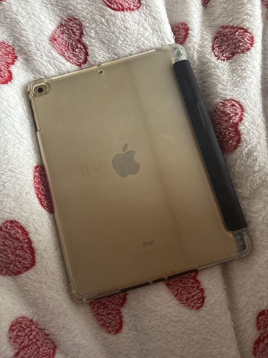 Ipad 5 покаления ,модель А1822,128 гигов