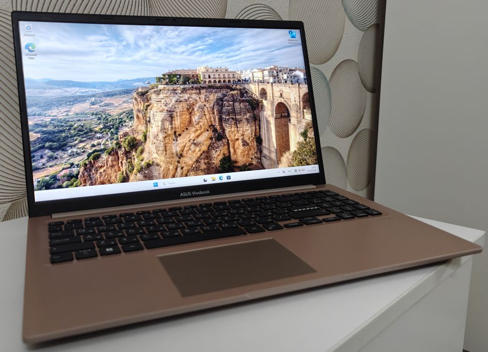 Ноутбук Asus i3 1215U/8/512SSD