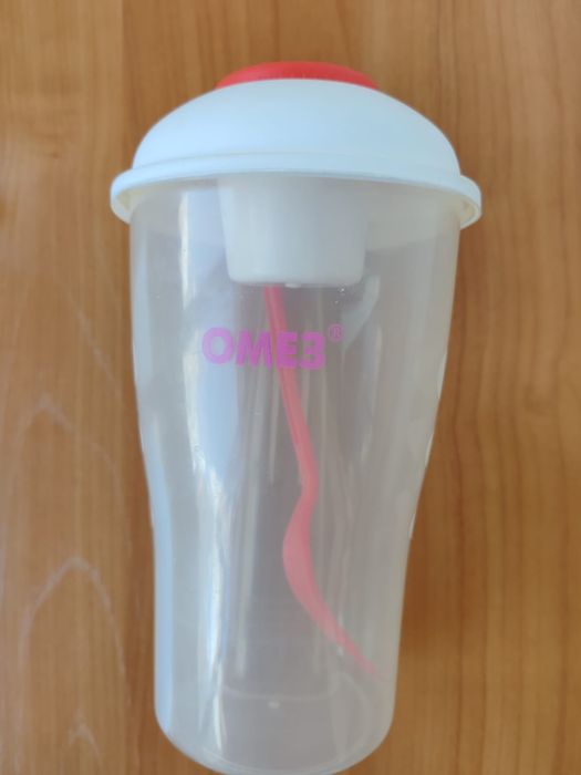 Пластиковый контейнер для салата